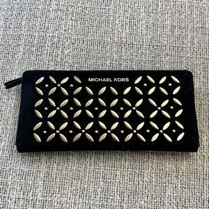 Michael Kors wallet in great condition!